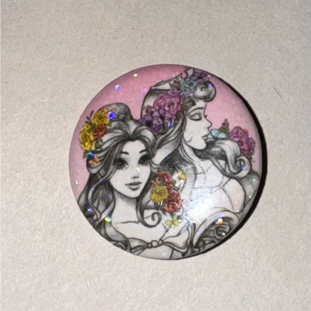 VERY RARE DISNEY PRINCESSES BUTTON FLARE PIN 1” BELLE & AURORA GLITTER PINK EUC